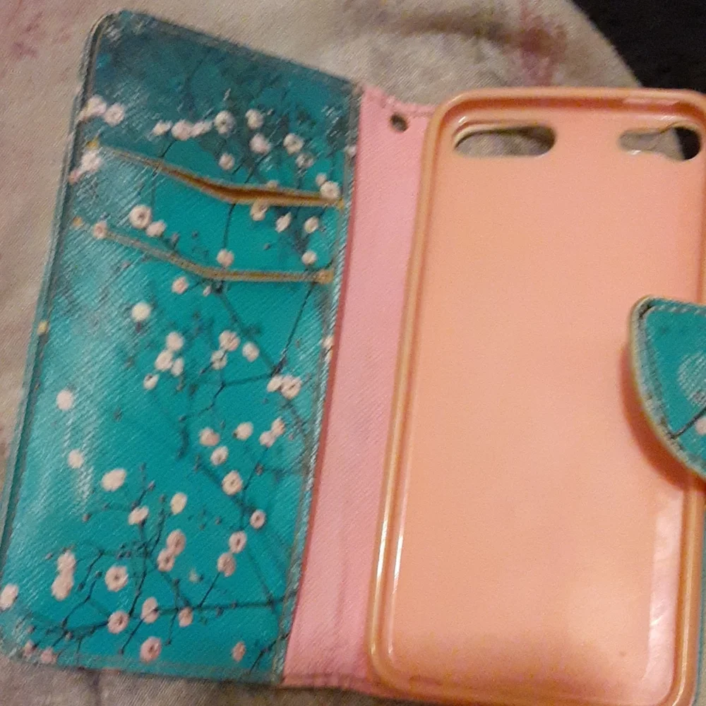 Apple IPod Case 6th Generation - Picture 3 of 3
